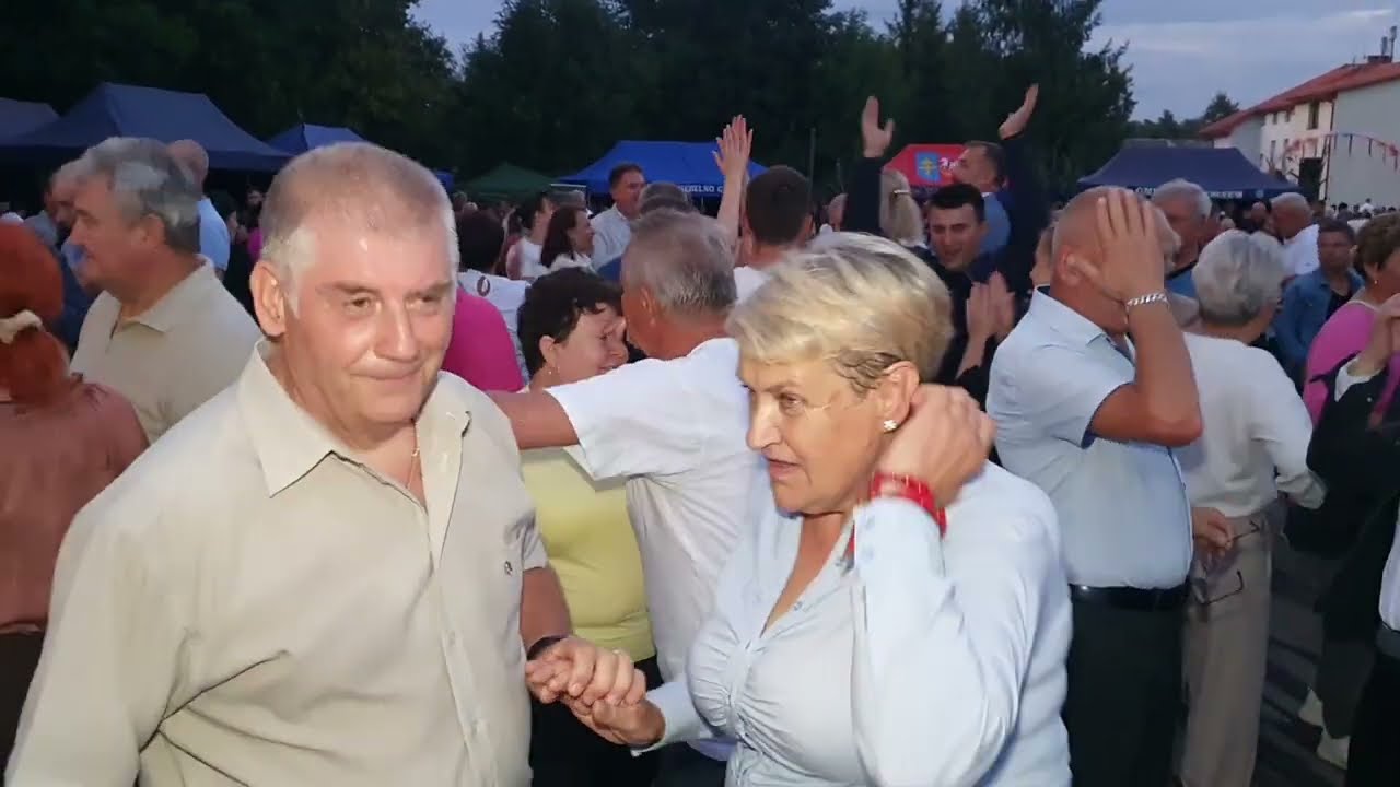  DOŻYNKI W MOSKORZEWIE a na dechach wyśmienity kielecki tancerz Zbyszek z Grażynką wywijają