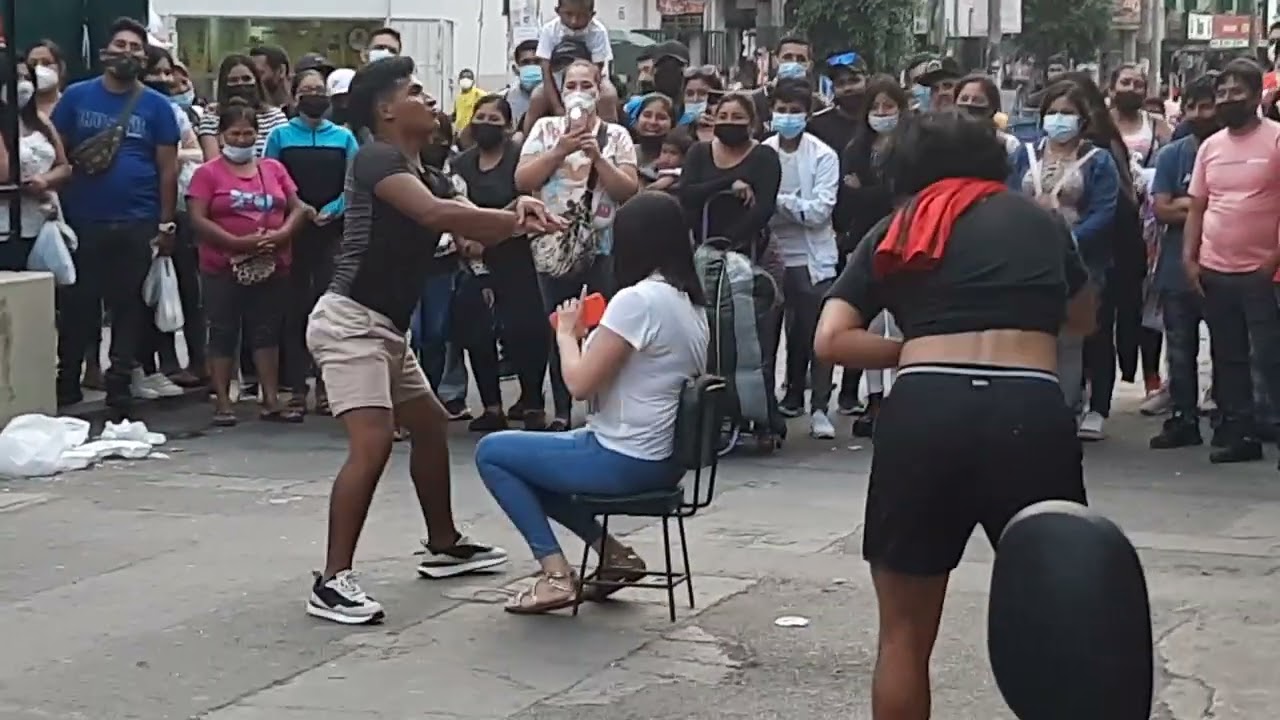 Chica venezolana se gana al público 😉