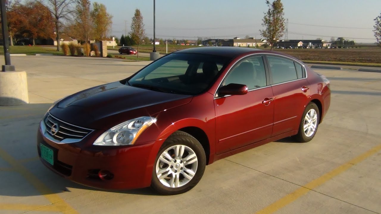2011 Nissan Altima 2.5S Start Up and Short Tour