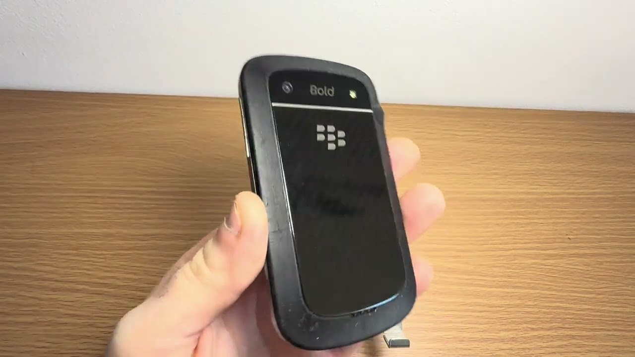 blackberry bold 9900 nel 2025 , la sua brave storia