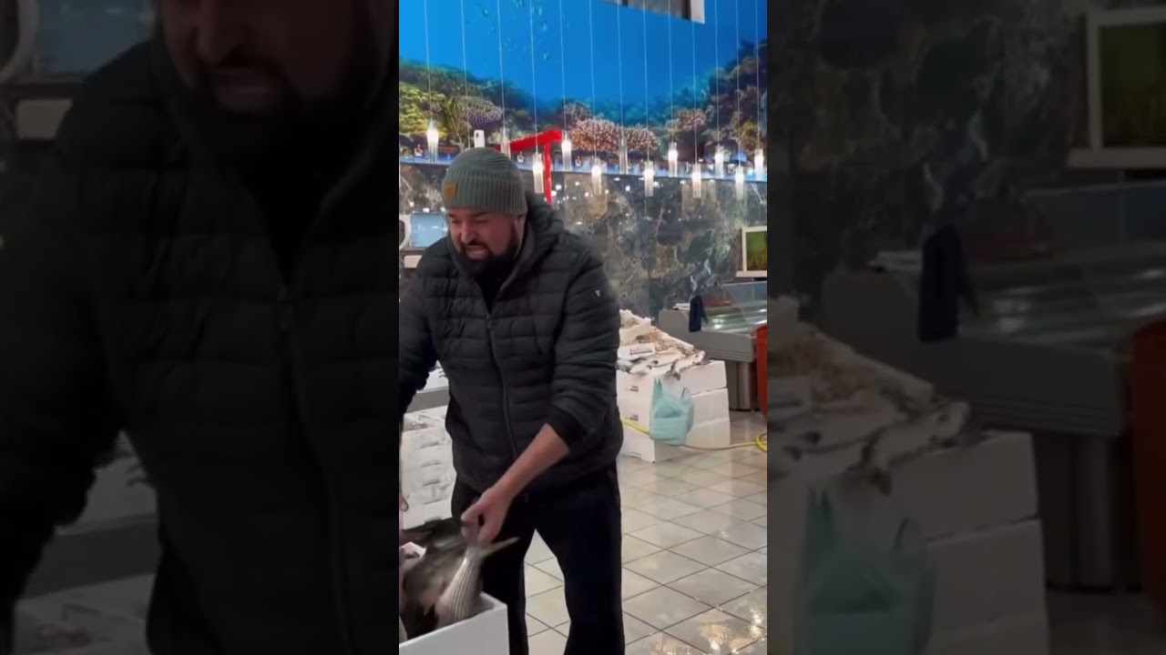 Pescheria di Napoli da Peppe #funny #follow #seafood #napoli #italy #food #life #fish #like #tiktok