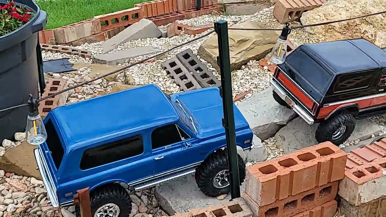 TRX4's 1979 Bronco vs 1972 K5 Blazer @ HERORC