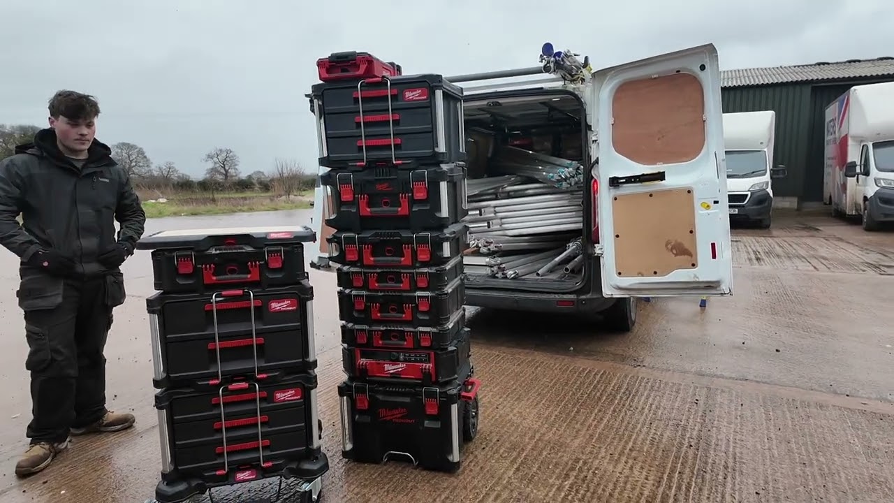 Складские фургоны Milwaukee Pack Out Van Racking