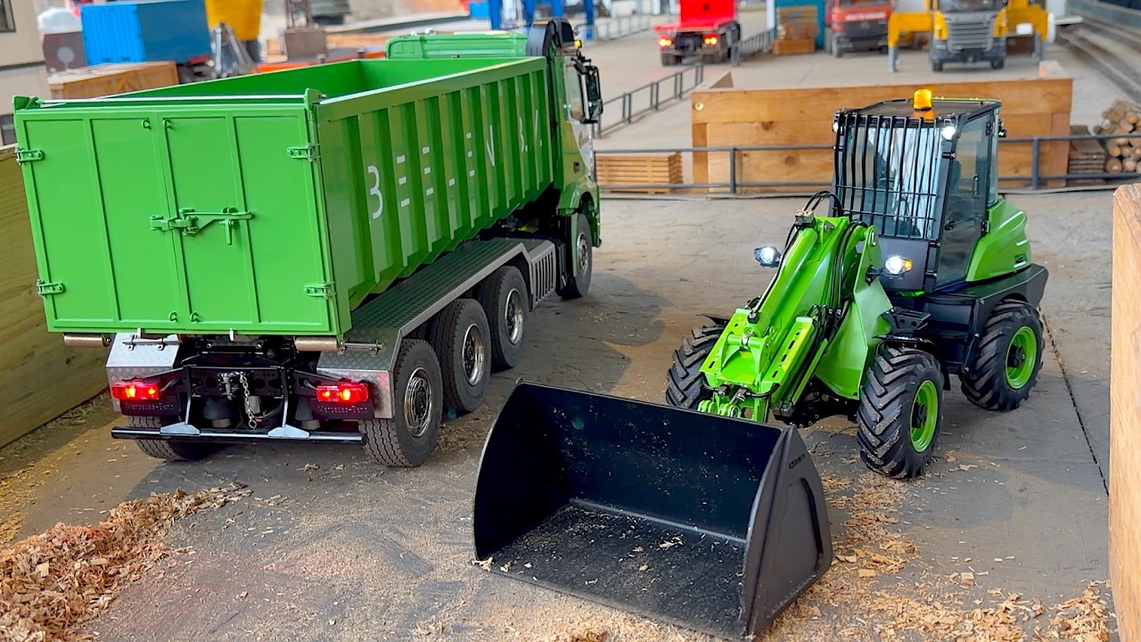 MEGA TRUCKS, TELEHANDLERS & EXCAVATOR ACTION!