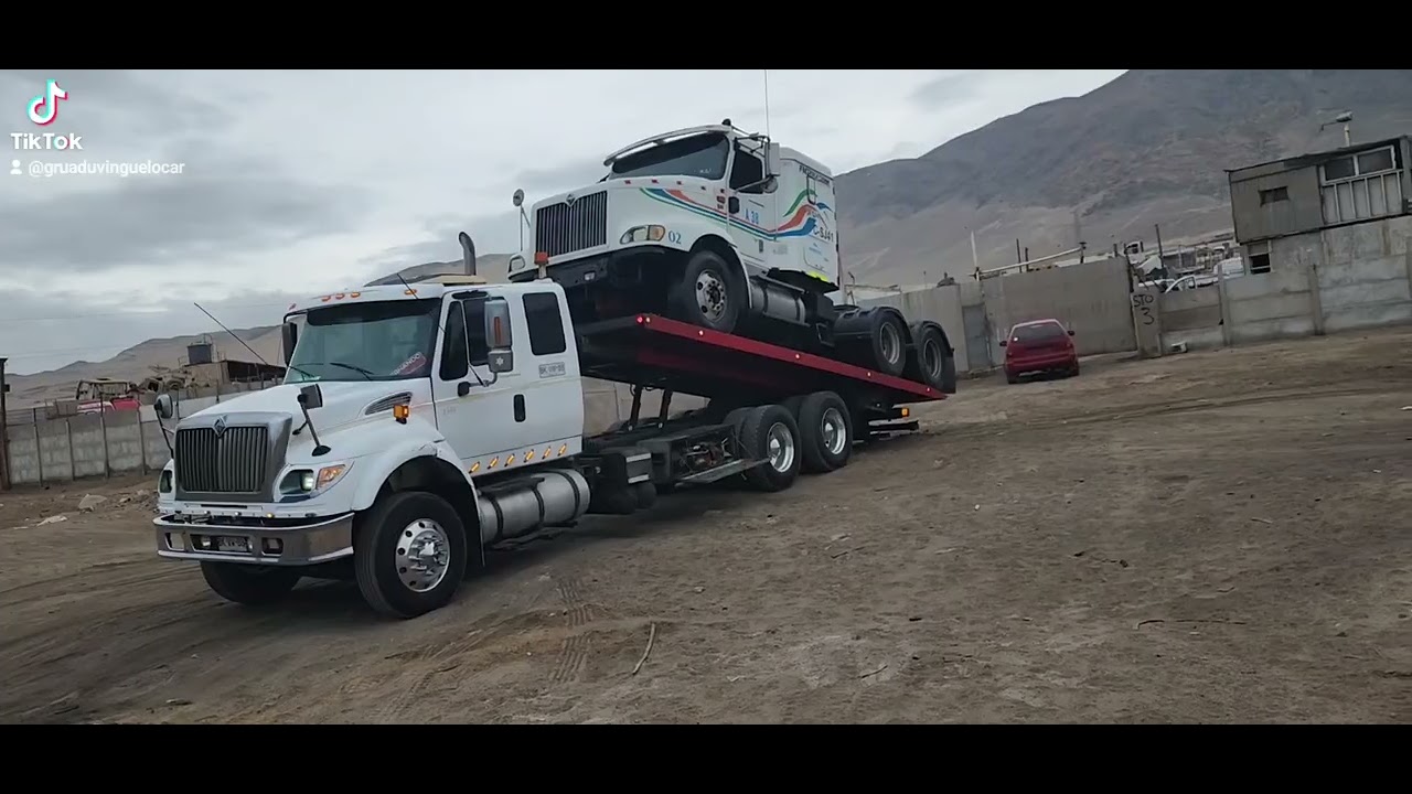 Gruas para camiones con plataforma hidr&aacute;ulica.