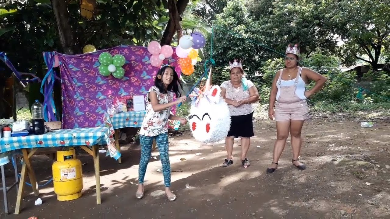 Llego la Hora de Reventar la Piñata y Habrir los Regalos El salvador 4x4