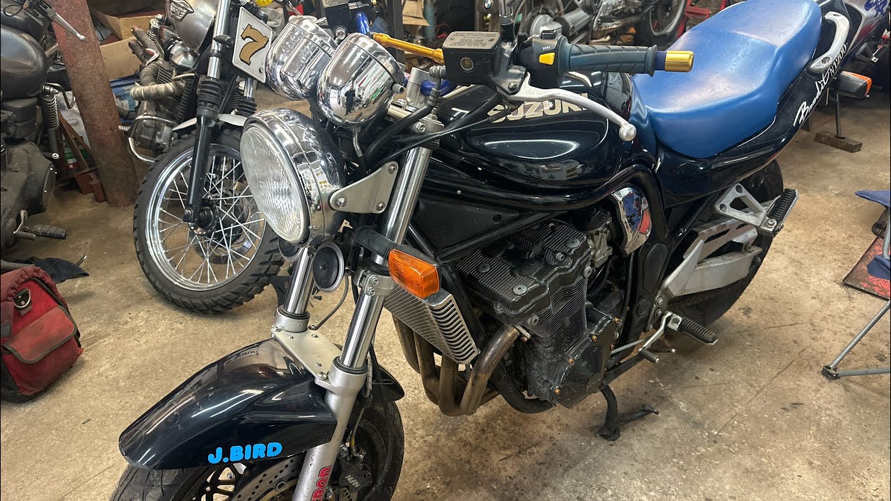 Suzuki Bandit GSF 1200 MK1 in for a carb clean, tank flush and oil service. 😁👍🏼
