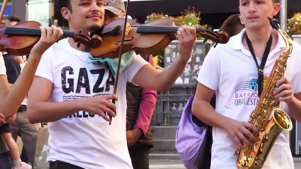 Flashmob por el cese del genocidio en Gaza - Barrios Orquestados - Danza Húngara nº5