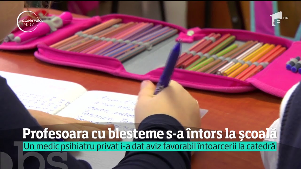Regina Egiptului s-a întors la şcoală! Profesoara care intra la ore cu un cuţit în geantă a