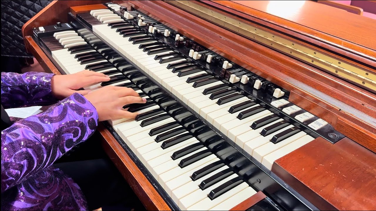 Anointed Maestro on Organ: Rev. Paul James- I won’t Complain featuring Soloist 