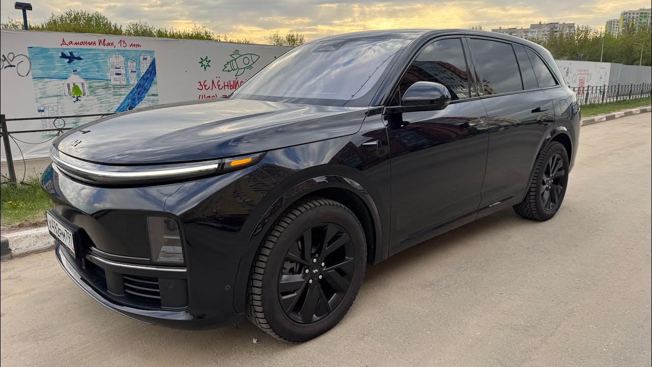 Это Вам не Range Rover - Li 7, 2024г, 24.000км, цена 5.500.000 рублей.