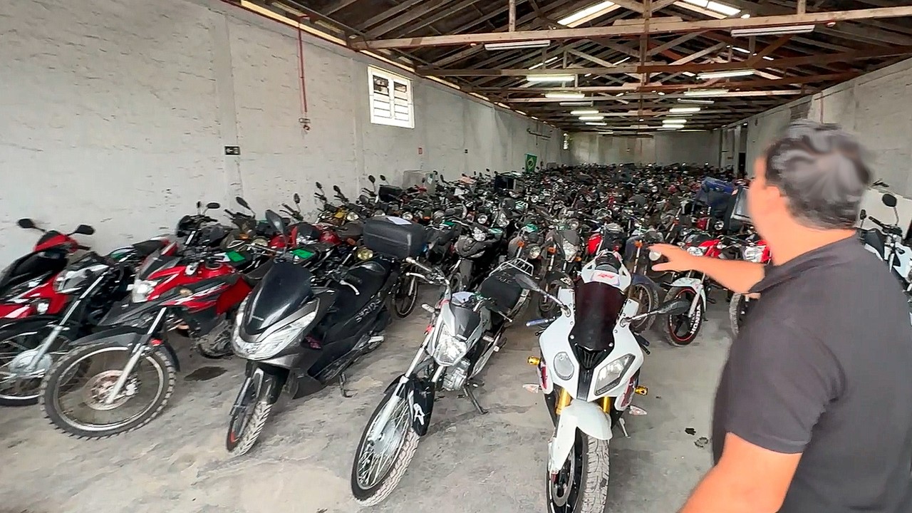 GALPÃO SECRETO COM MOTOS SEMINOVAS FUNCIONANDO ABANDONADAS