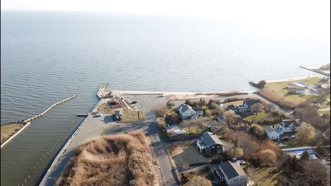 230 Paulanna Ave, Bayport, NY 11705