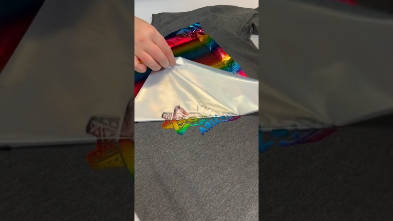 Have you tried FOIL Heat Transfer Vinyl in ‘classic rainbow’ 🌈 yet?! 