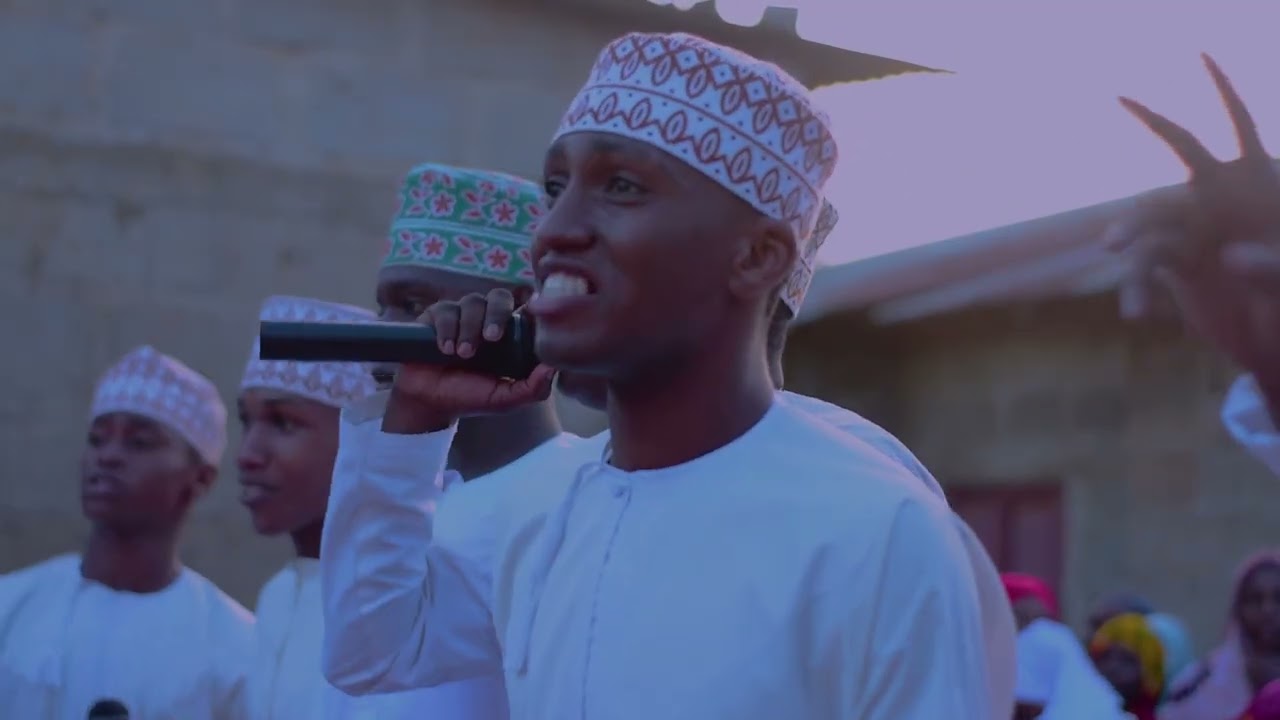 KALI KULIKO WANGALIYENI WANA NAJJAH WAKIMUIMBIYA MPOPO JR CKU YA HARUSI YK CYO YA KUKOSA ASA HIYI