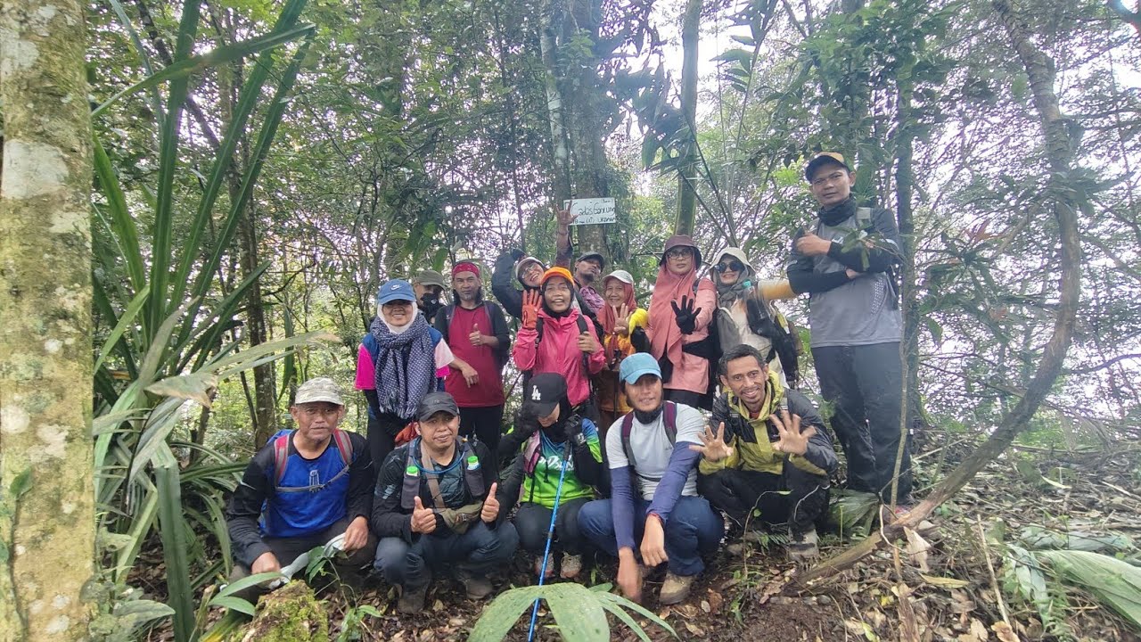 PUNCAK CADAS GANTUNG  |  JALUR BELAKANG SITUS GUNUNG NAGARA PADANG