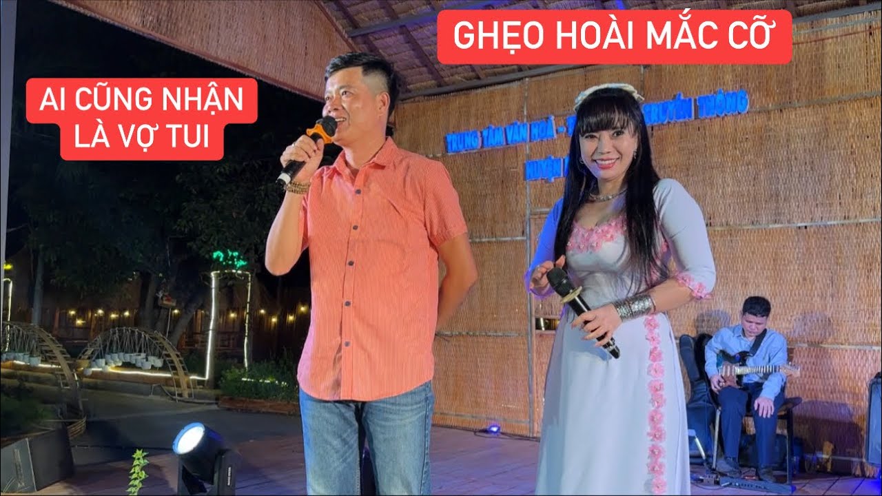 “Cô Long” hát giao lưu xong bỏ chạy mất dép vì sợ bị Khương Dừa ghẹo