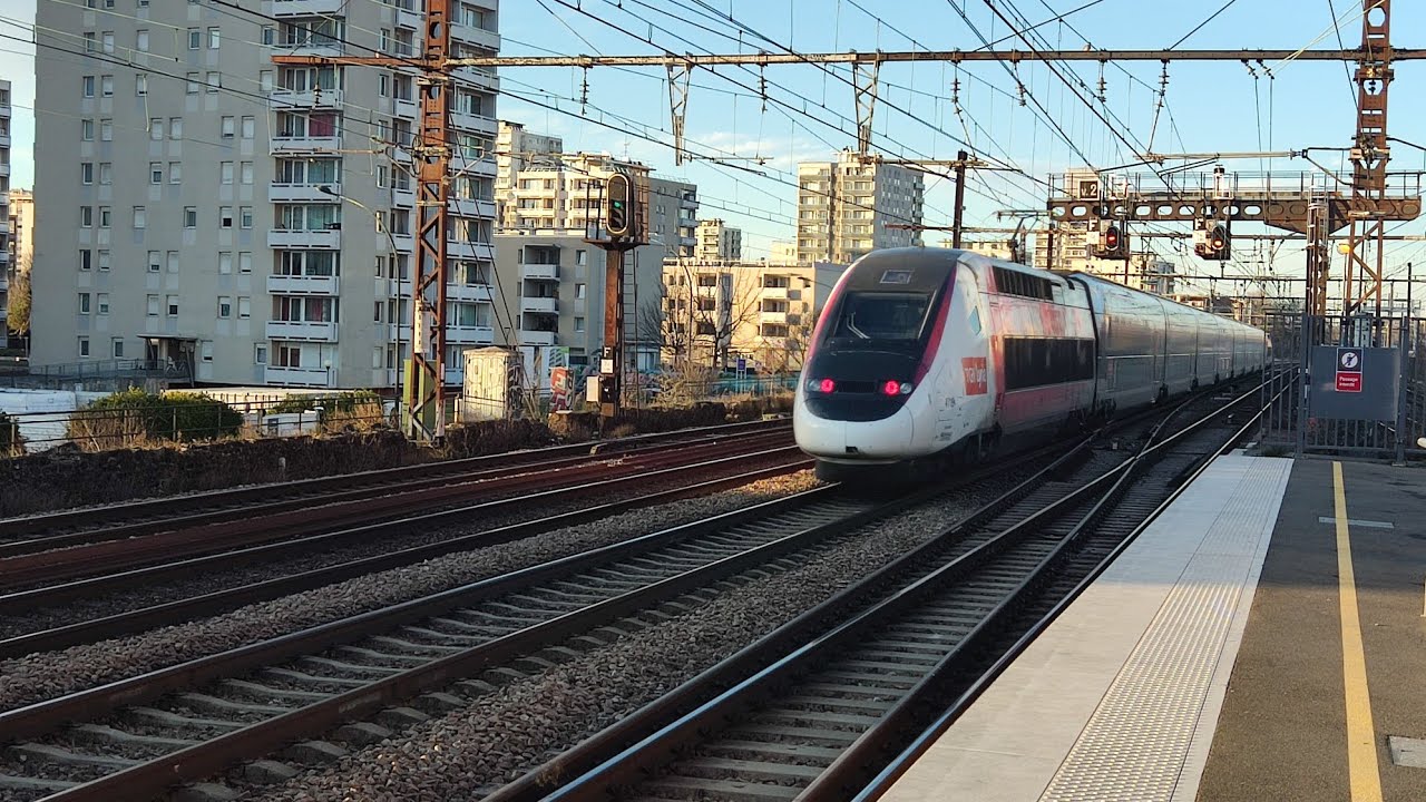 Spot en gare du Vert de Maison (TGV, IC, TER, RER, Treniralia, Lyria)