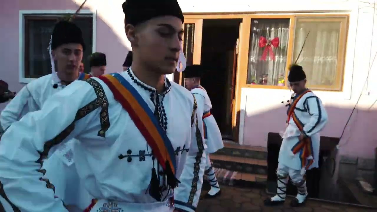 [04] Calusarii din Romosel - la gazda (25.12.2022)
