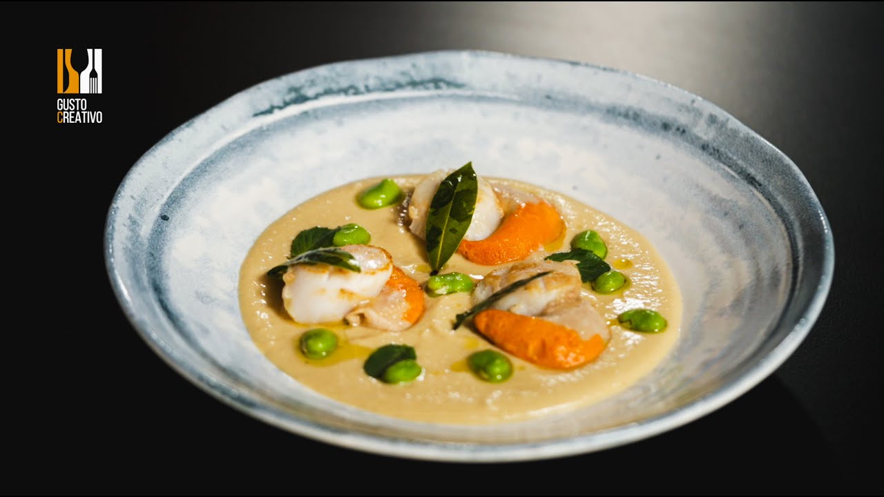 LE CAPESANTE SCOTTATE, SERVITE SU CREMA DI CECI E FAVE, MARINATE CON OLIO DEL GARDA, ALLORO E MENTA