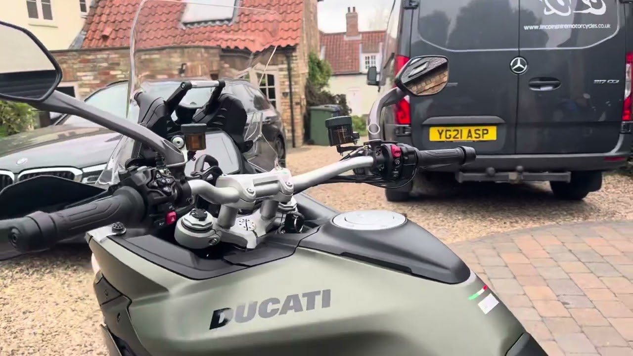 2025 Ducati Multistrada V2s Travel 