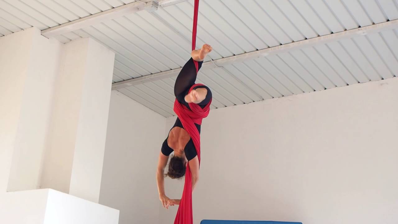 Aerial silks routine - Supremacy