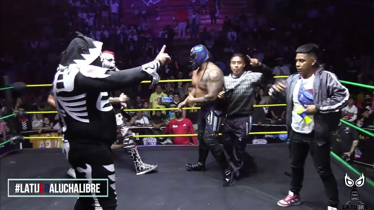 L.A. Park pide a la afición de la Arena un voluntario para ser el referí ante Psycho Clown, perooooo