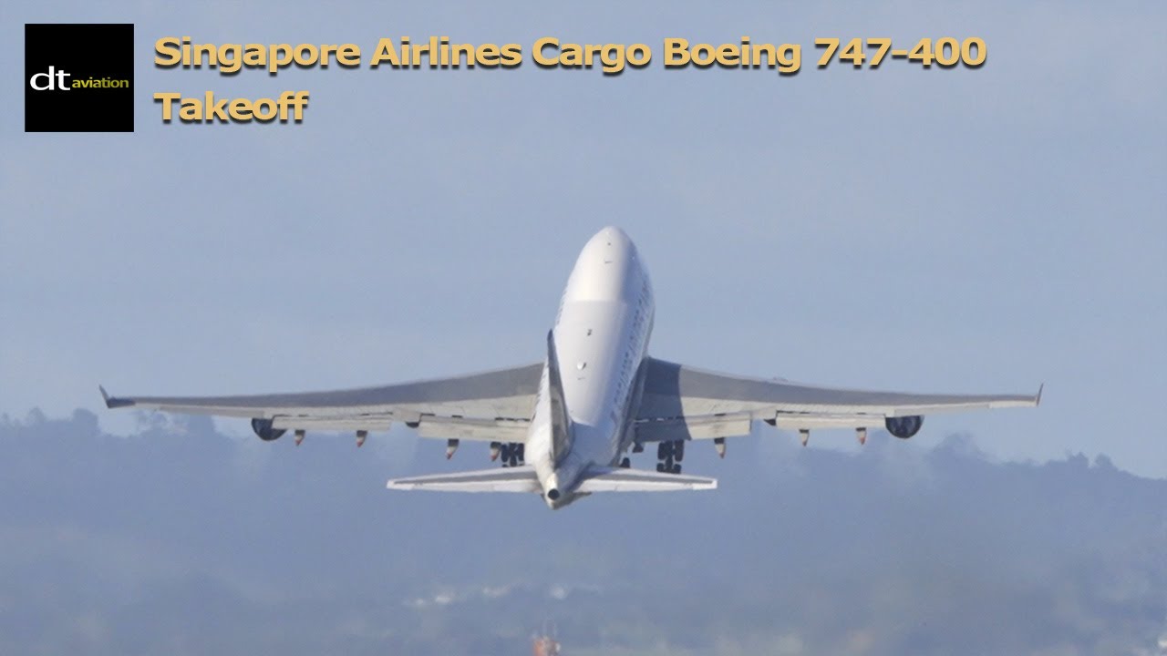 Singapore Airlines Boeing 747-400 Takeoff