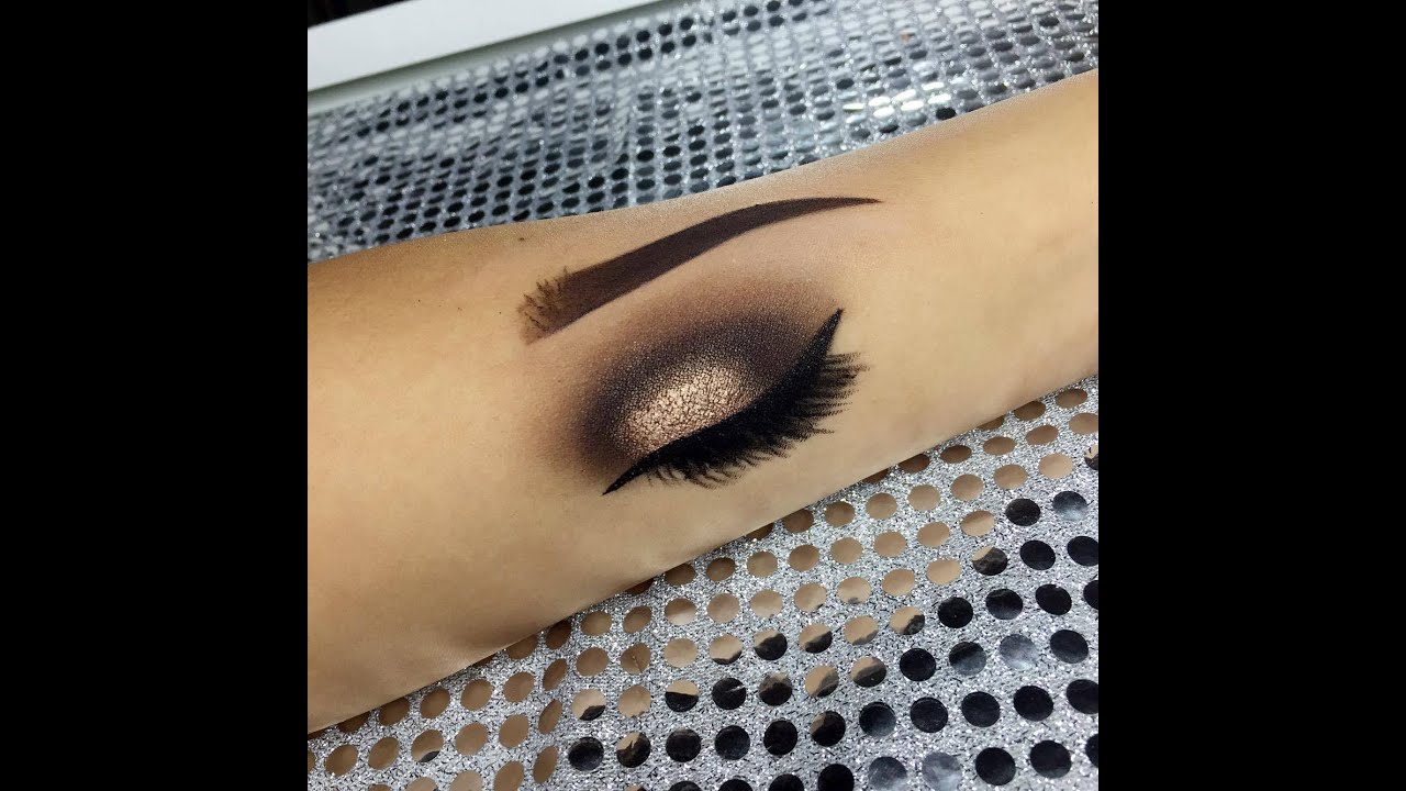 How To Draw A Eye With Makeup