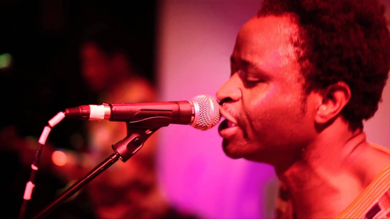 Afriquoi: Pane-Madzimai