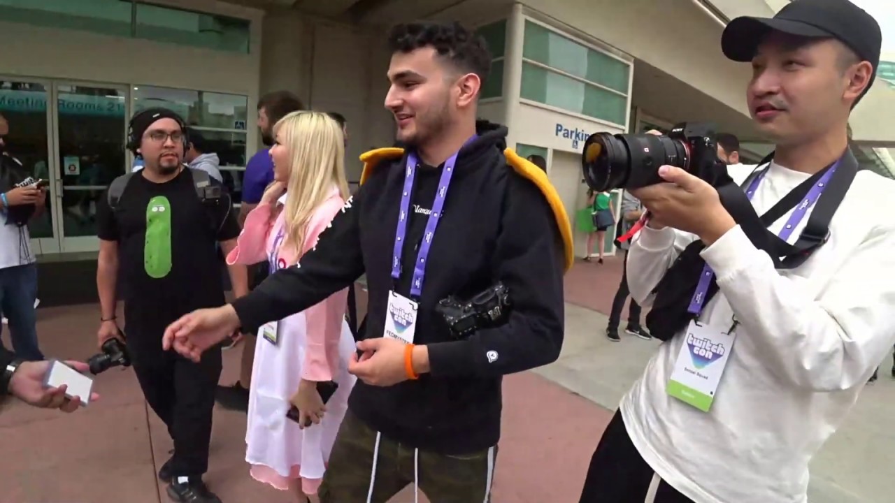 [Archived VoD] 09/27/19 | DisguisedToast | TwitchCon | Day 1