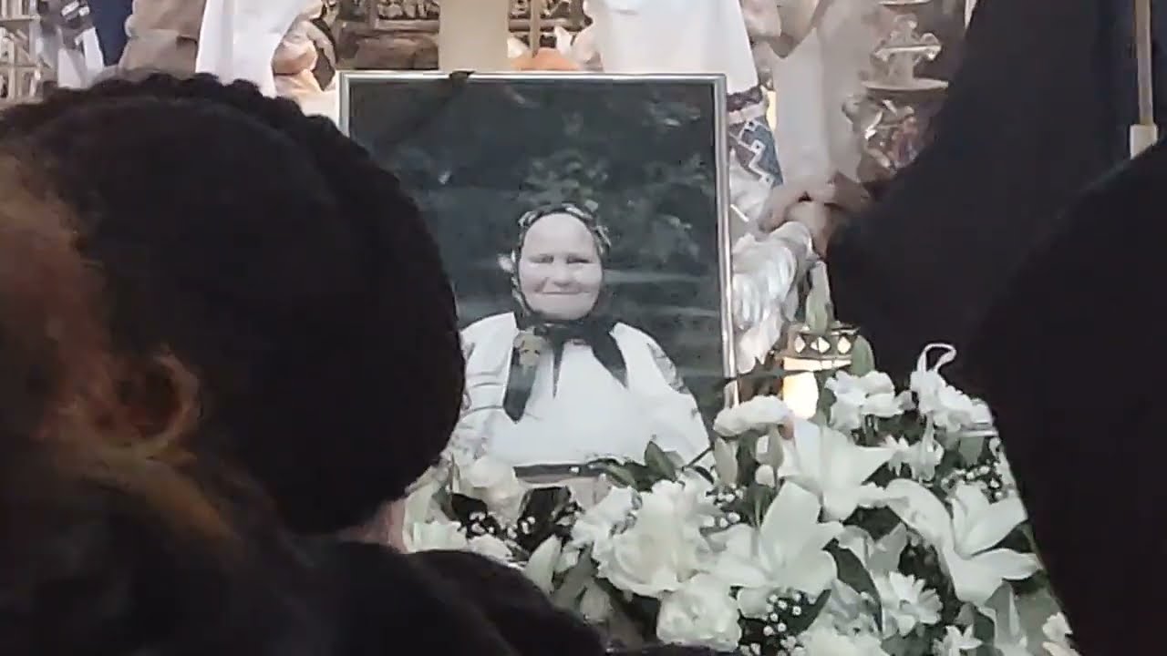 Ana Drăgoi, mama Preasfințitului Macarie a plecat la cele veșnice, condusă de un sobor de ierarhi.