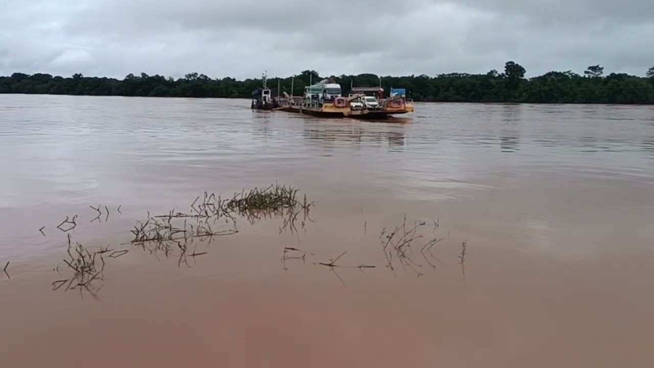 Posto da balsa veja  como está cheio o Rio São Francisco 