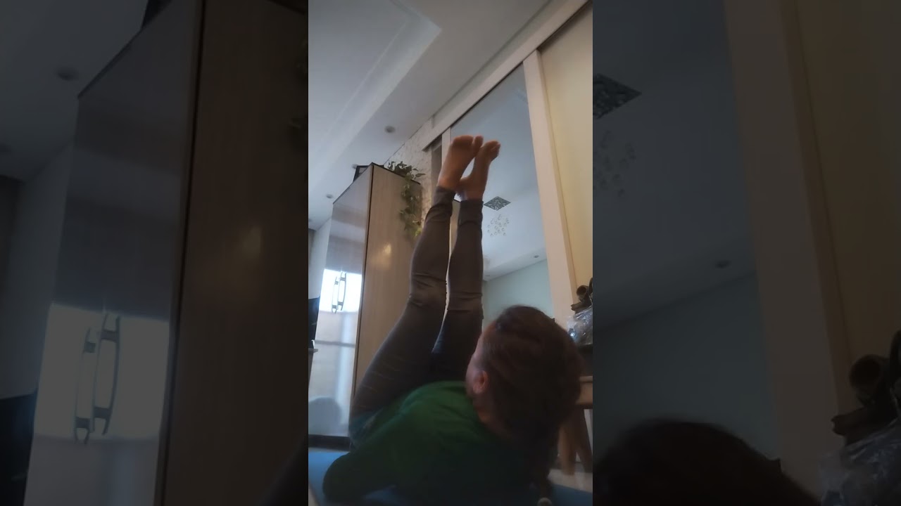 35. 3/5 tibetanos. @LeveyogaJosianaFazani 5 minutos de yoga com a Josi . Todos podem!! 