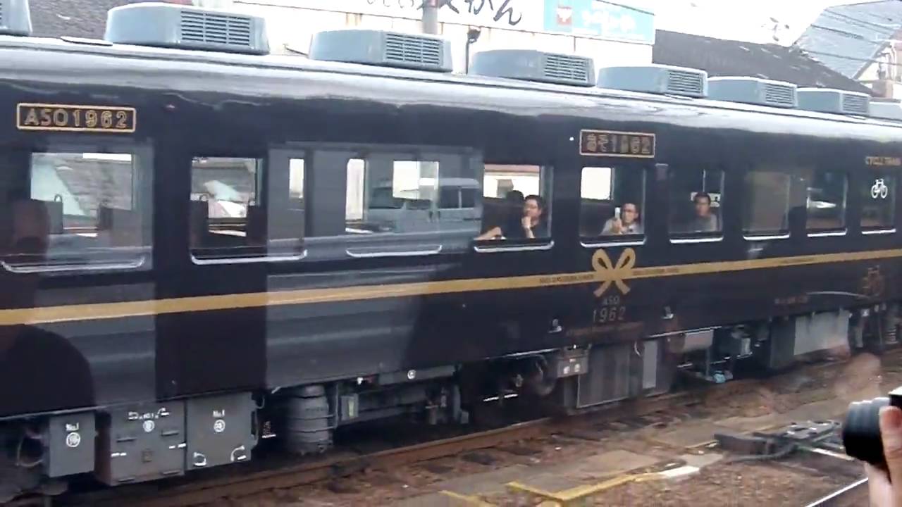 JR九州・SL人吉・あそ1962との並走 (熊本駅到着直前)