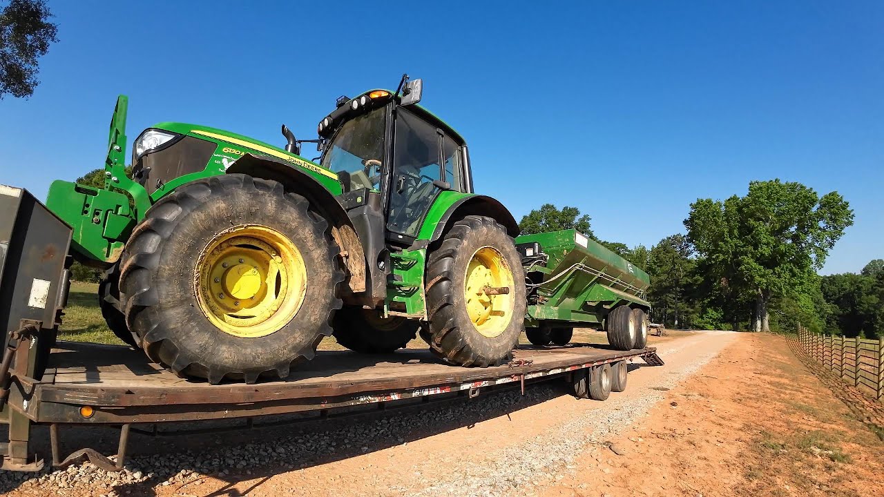 Spreading poultry litter with the John Deere 6130M.