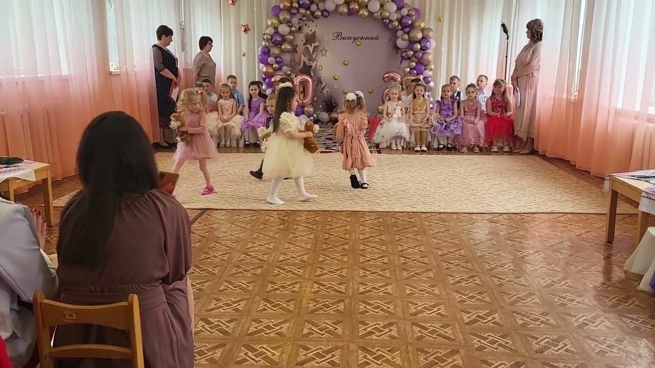 3. Привітання від малюків і танок з іграшками. Випуск 2025р.