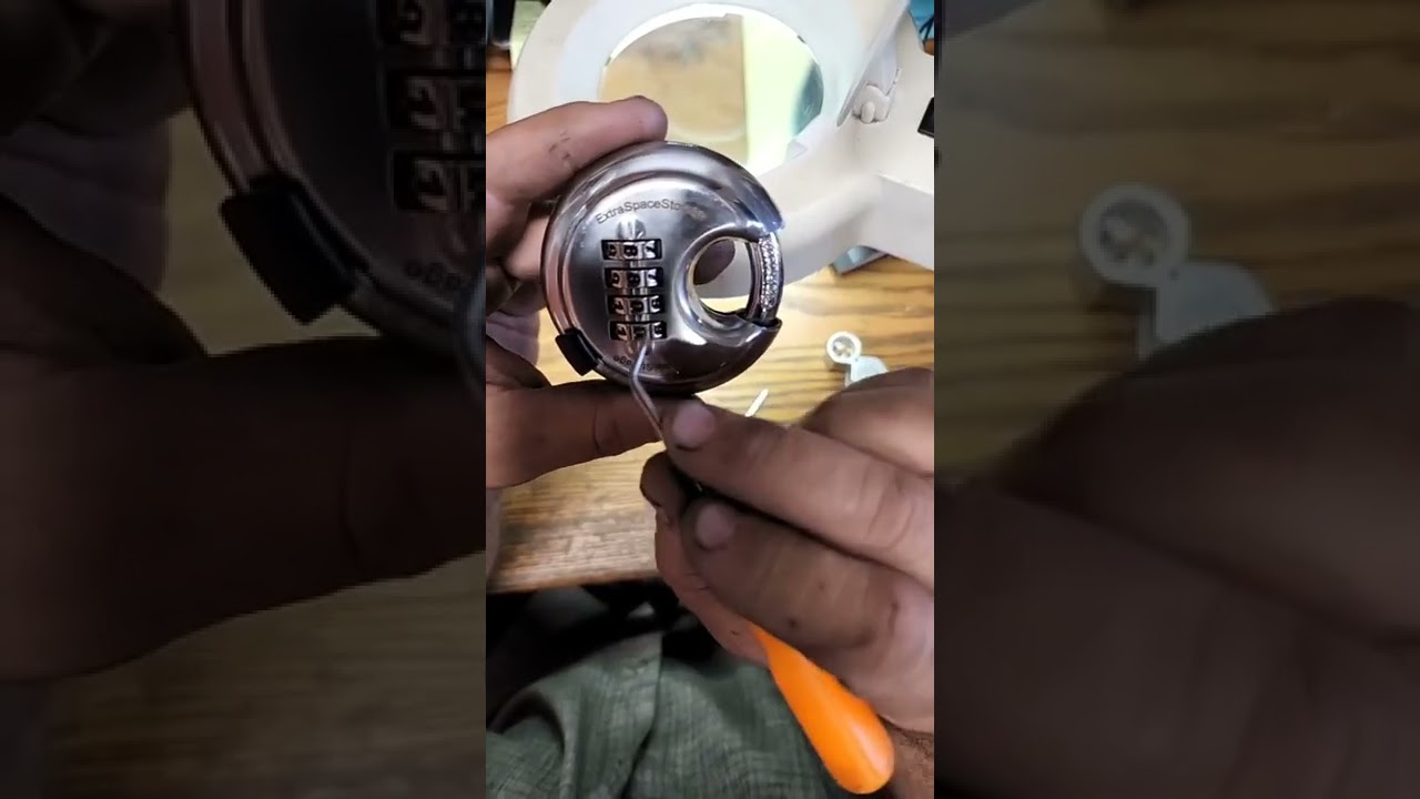 Комбинация найдена на замке DAGOS, DELSWIN, CINCINNO ROUND LOCKSTAR SUPERSTAR LOCKSMITH EDDY SHIPEK