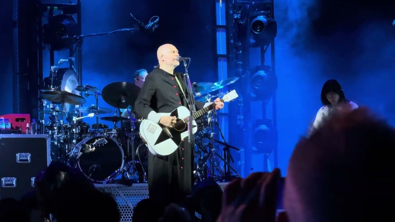 Smashing Pumpkins - Rocket (impromptu acoustic, St. Louis, 8/21/2024)