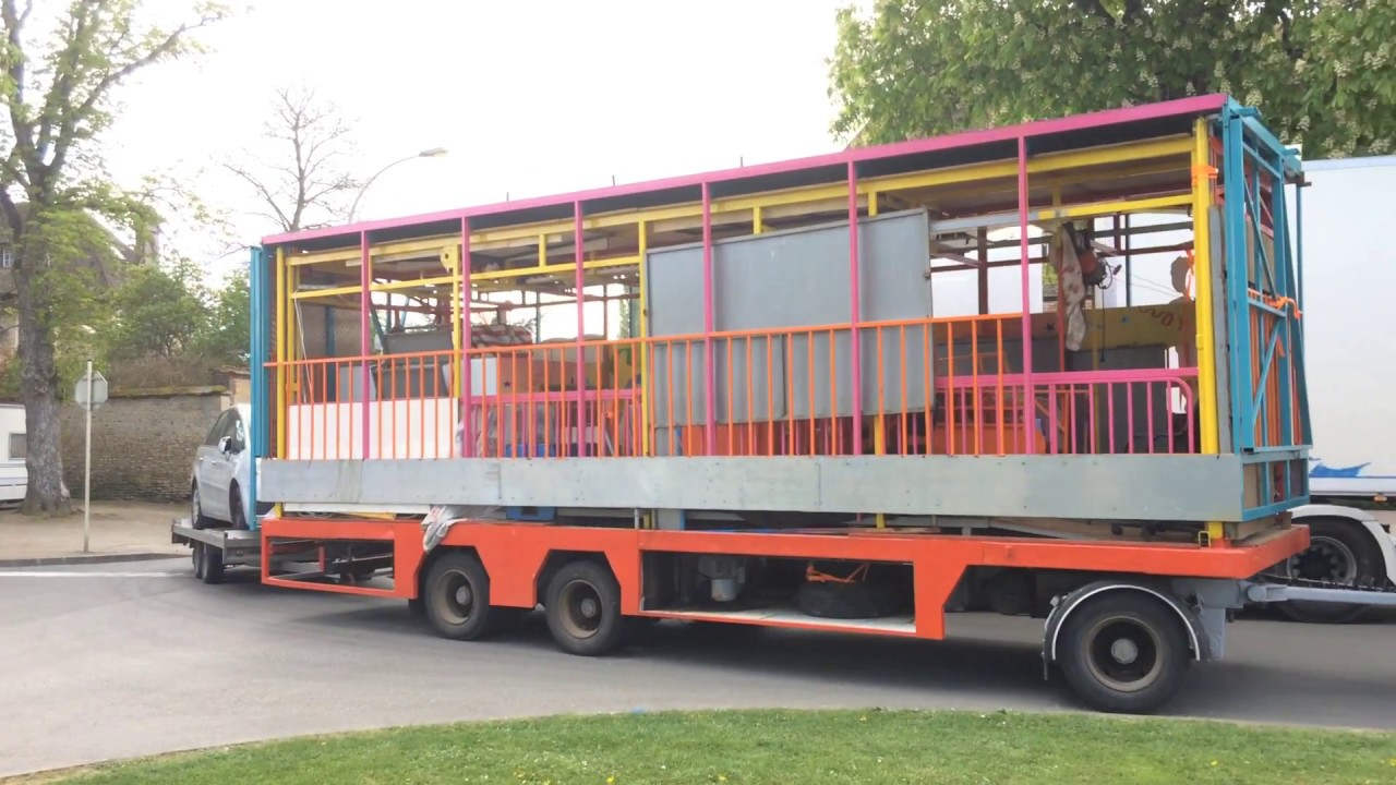 Entré des convois pour la fête foraine de Pâques 2017 à Saint Pierre sur Dives