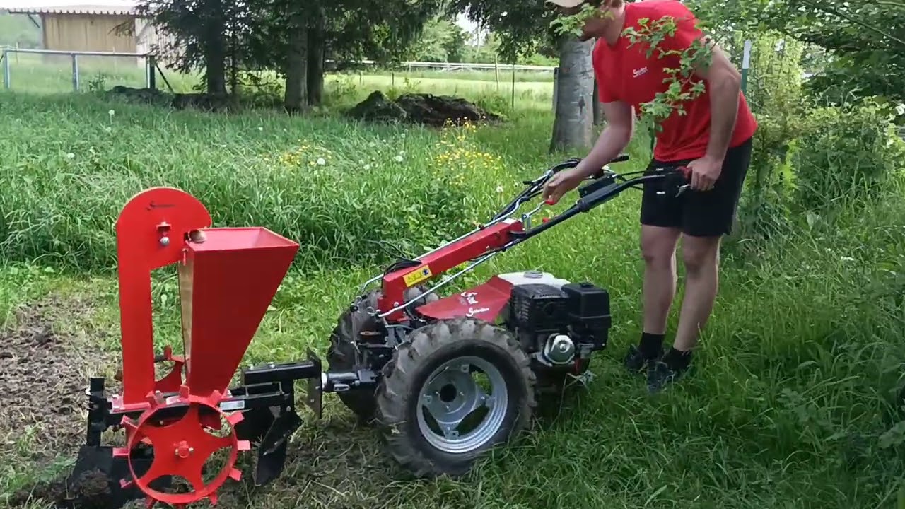 Schreiber BFT Einachsschlepper S-Trak Profi mit Kartoffellegemaschine im Einsatz. potatoe planter