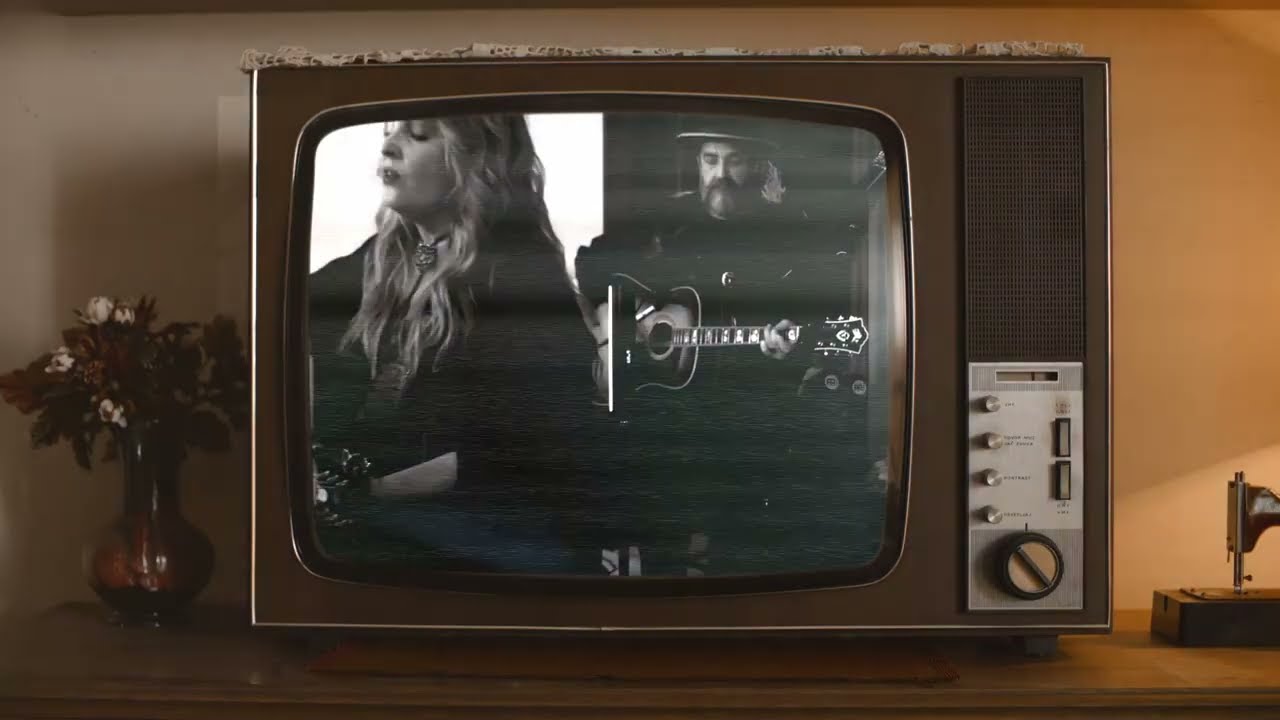 Sunny Sweeney - Traveling On (The Acoustic Sessions)