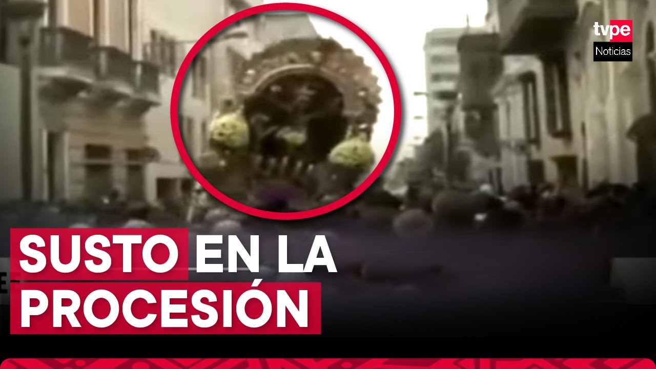Señor de los Milagros: cargadores del anda tropiezan durante el recorrido
