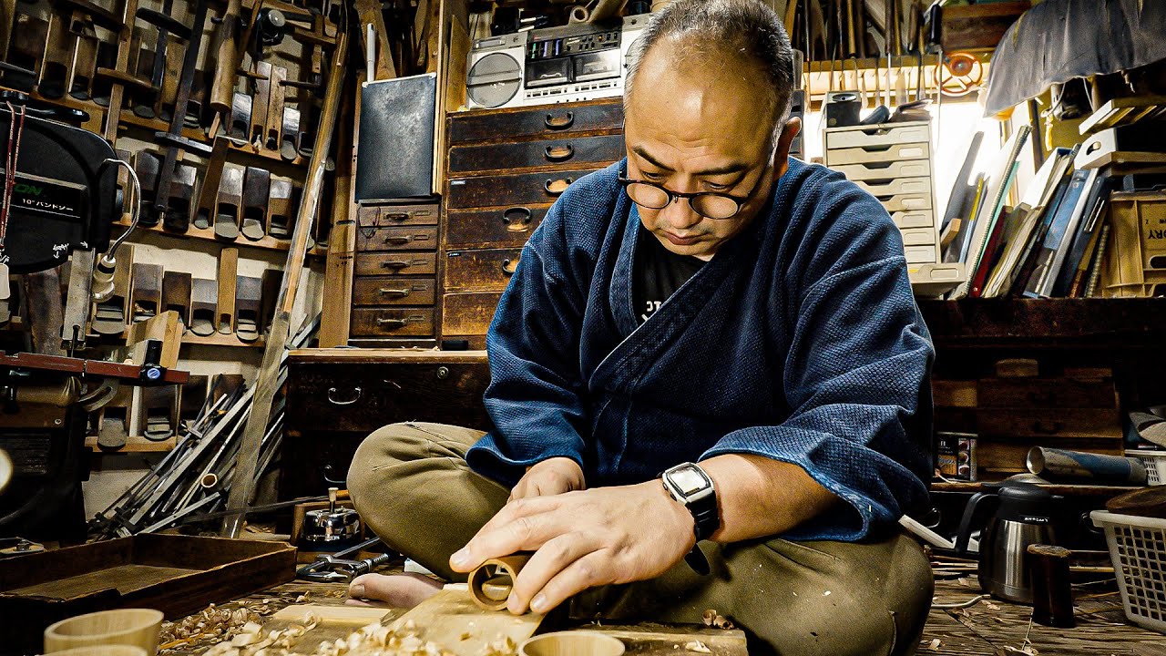 Мастерство без гвоздей: традиционная посуда для саке из кедра Ёсино от бондаря