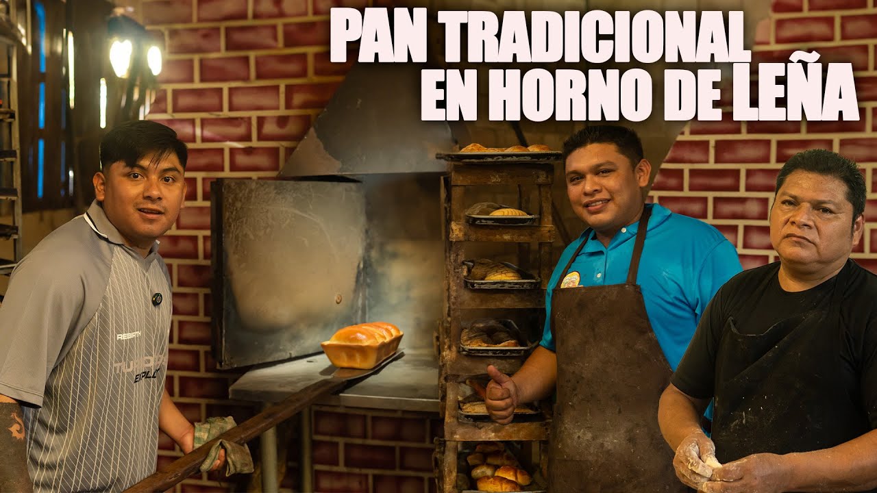 Haciendo Pan tradicional en Horno de Piedra en un Pueblo