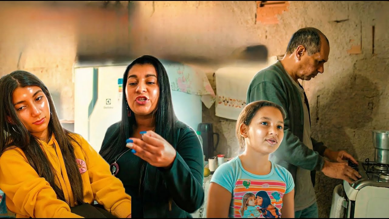 La madre humilla a la amiga de su hija delante de su padre.
