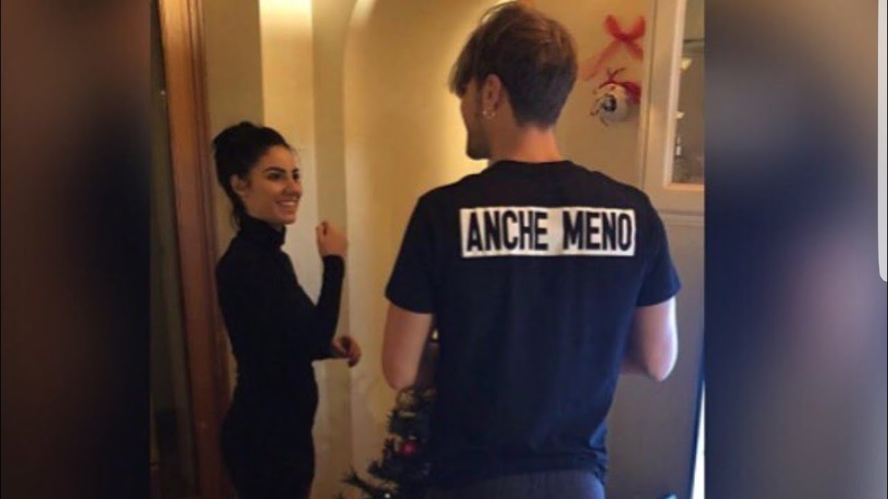 ANDREA E GIULIA ALLE PRESE CON L'ALBERO DI NATALE