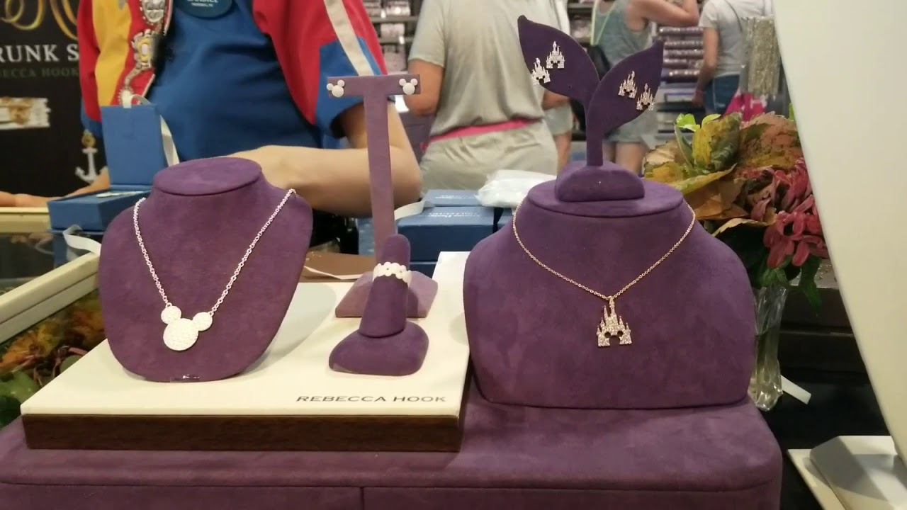 Rebecca Hook trunk show at Mouse Gears in Epcot.