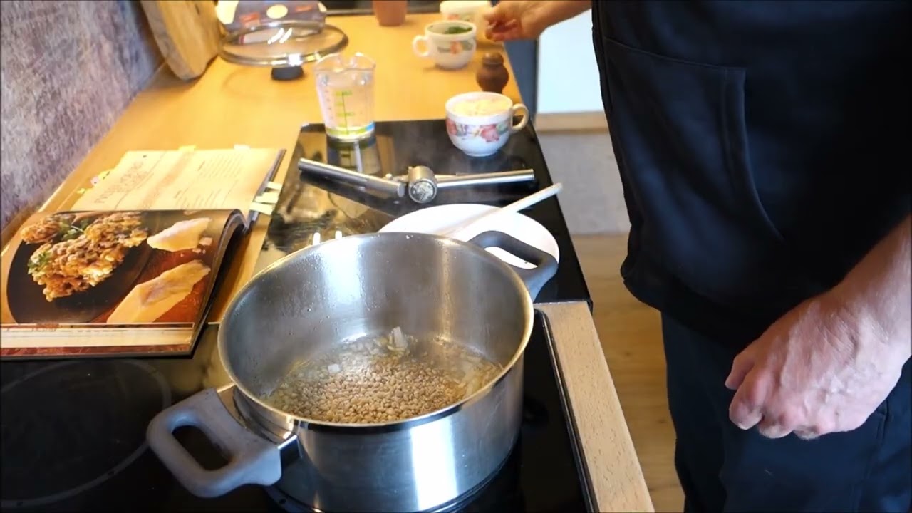 Gersteneintopf mit Hartkäse