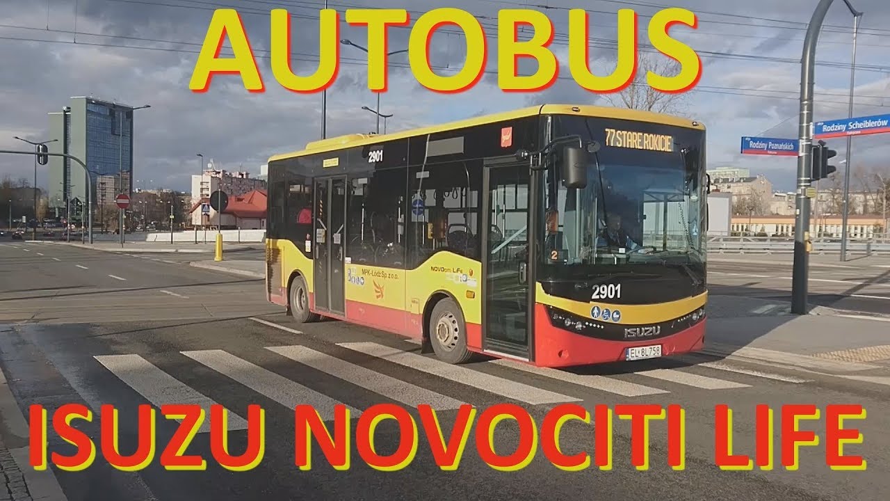 Najnowsze autobusy Isuzu w mieście. Przejazd.